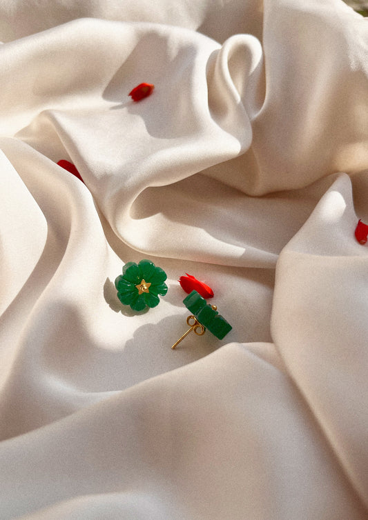 FLOWER STUDS GREEN ONYX