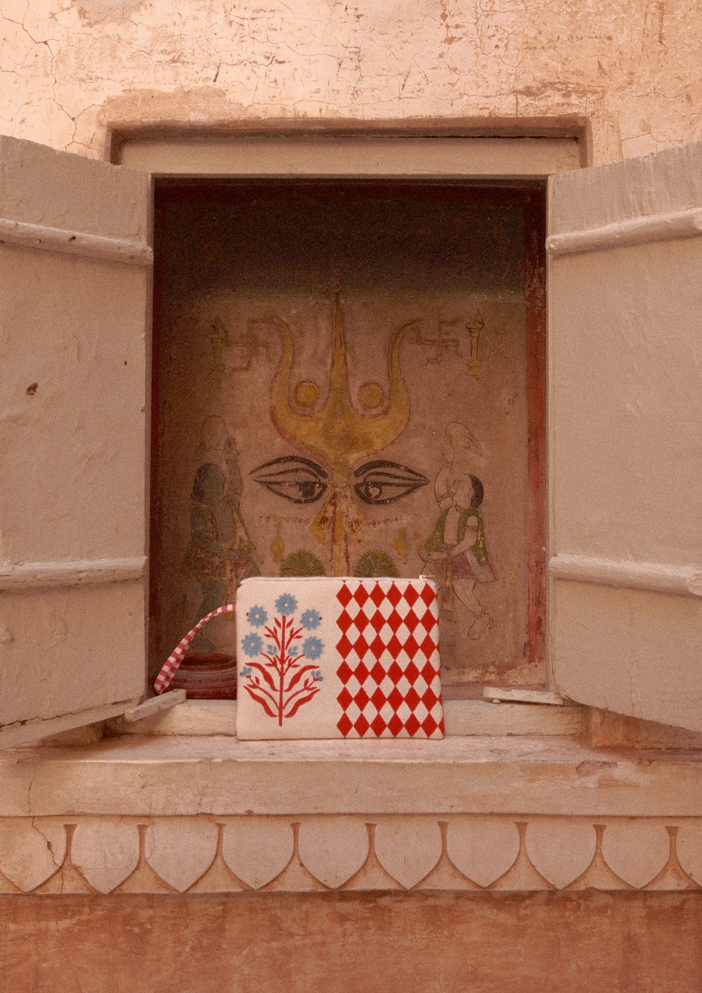 MAKEUP POUCH- BUTA PRINT