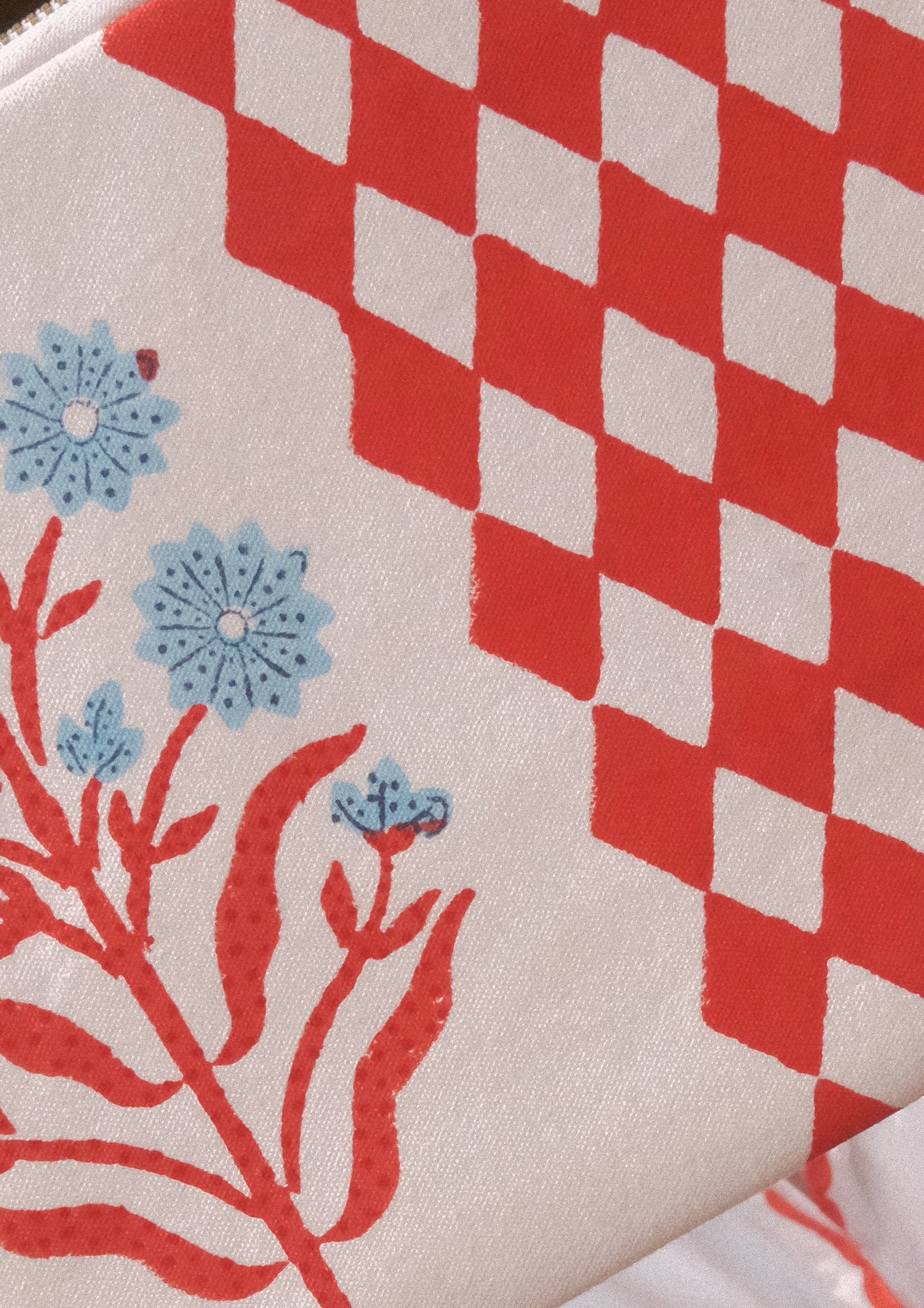 MAKEUP POUCH- BUTA PRINT