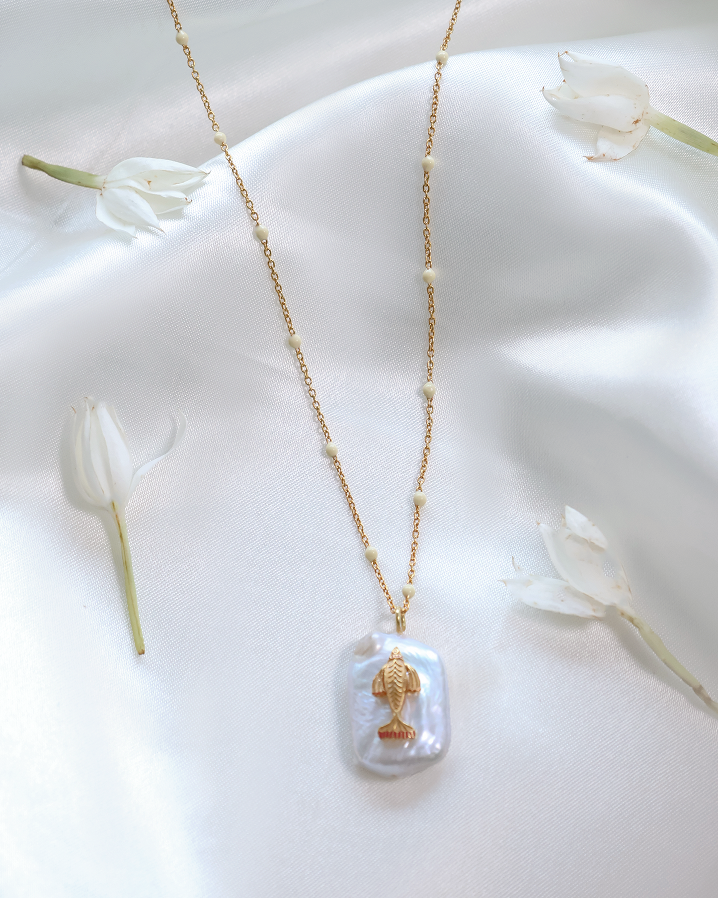 FISH PEARL PENDANT