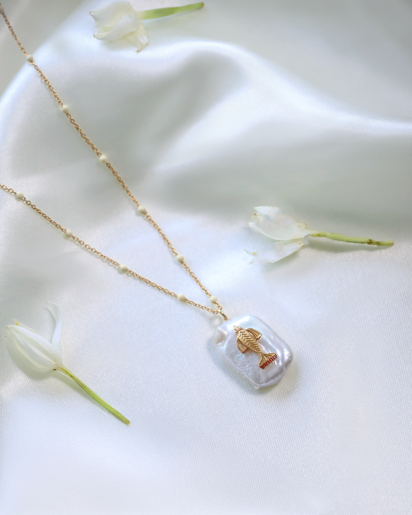 FISH PEARL PENDANT
