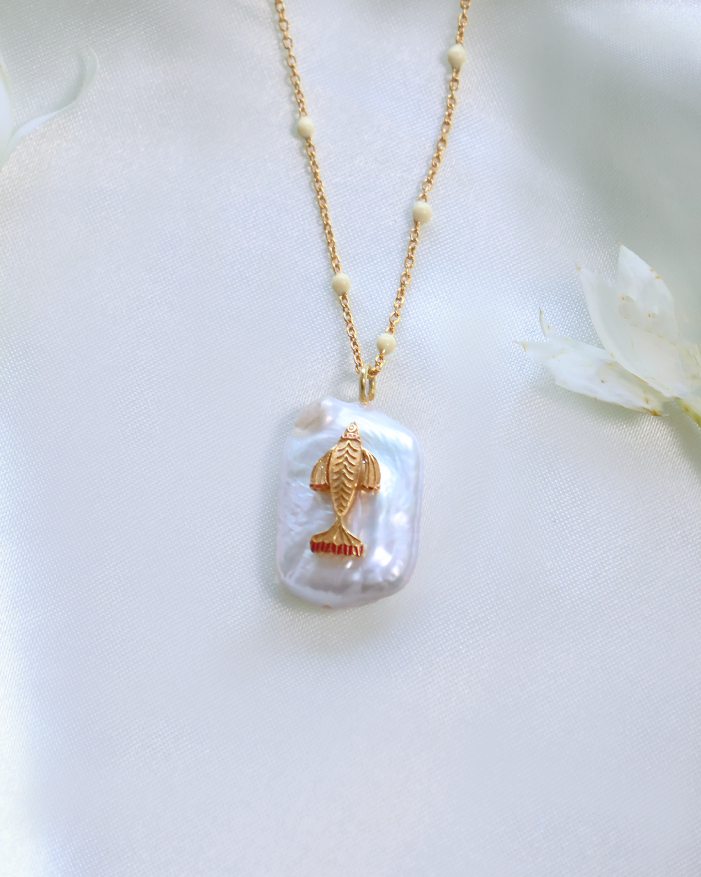FISH PEARL PENDANT