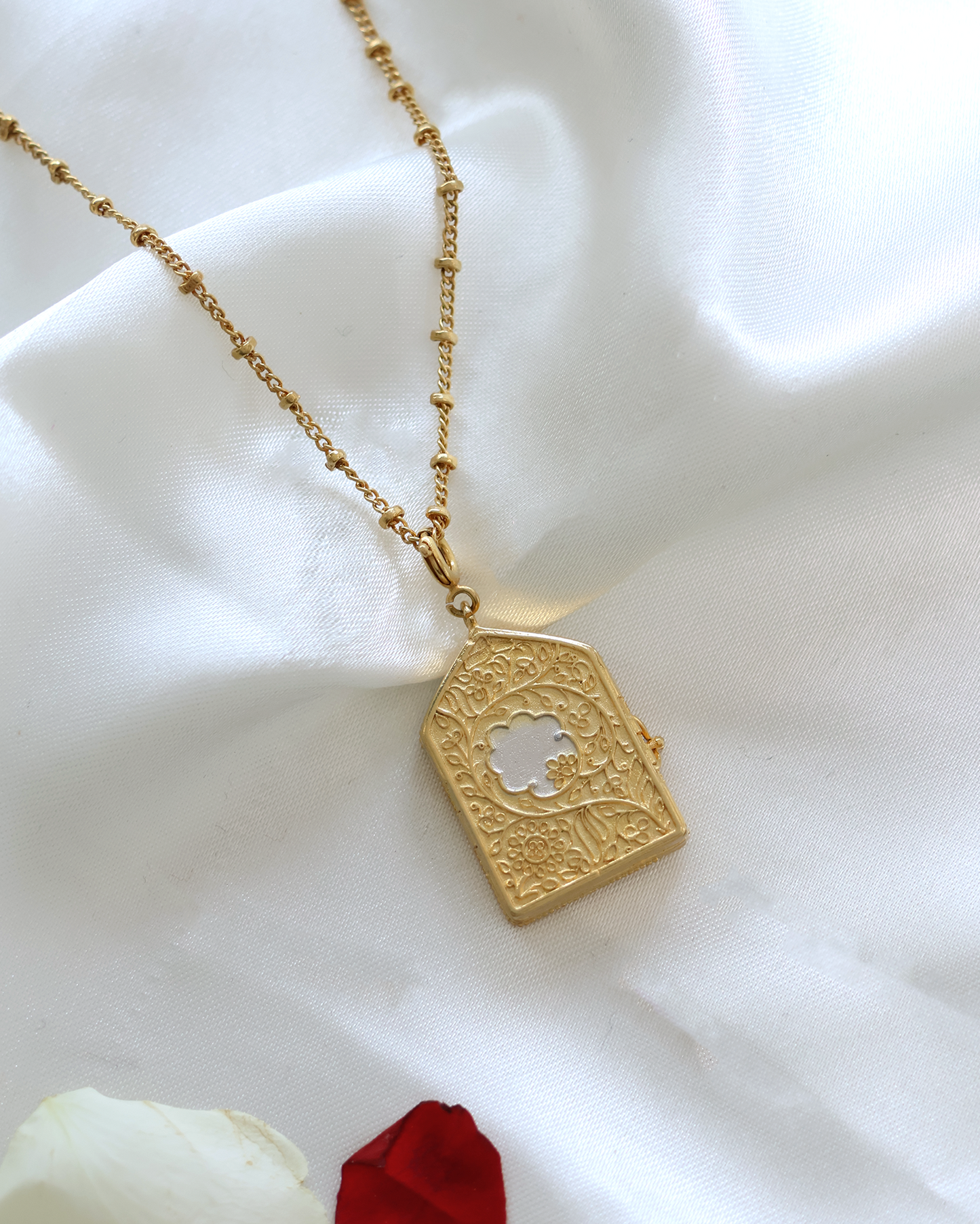 SILBATTA PENDANT