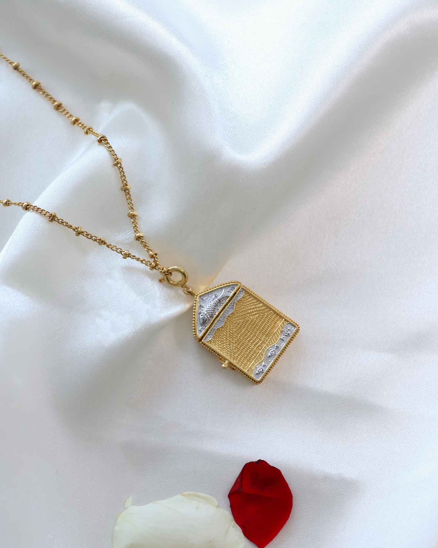 SILBATTA PENDANT