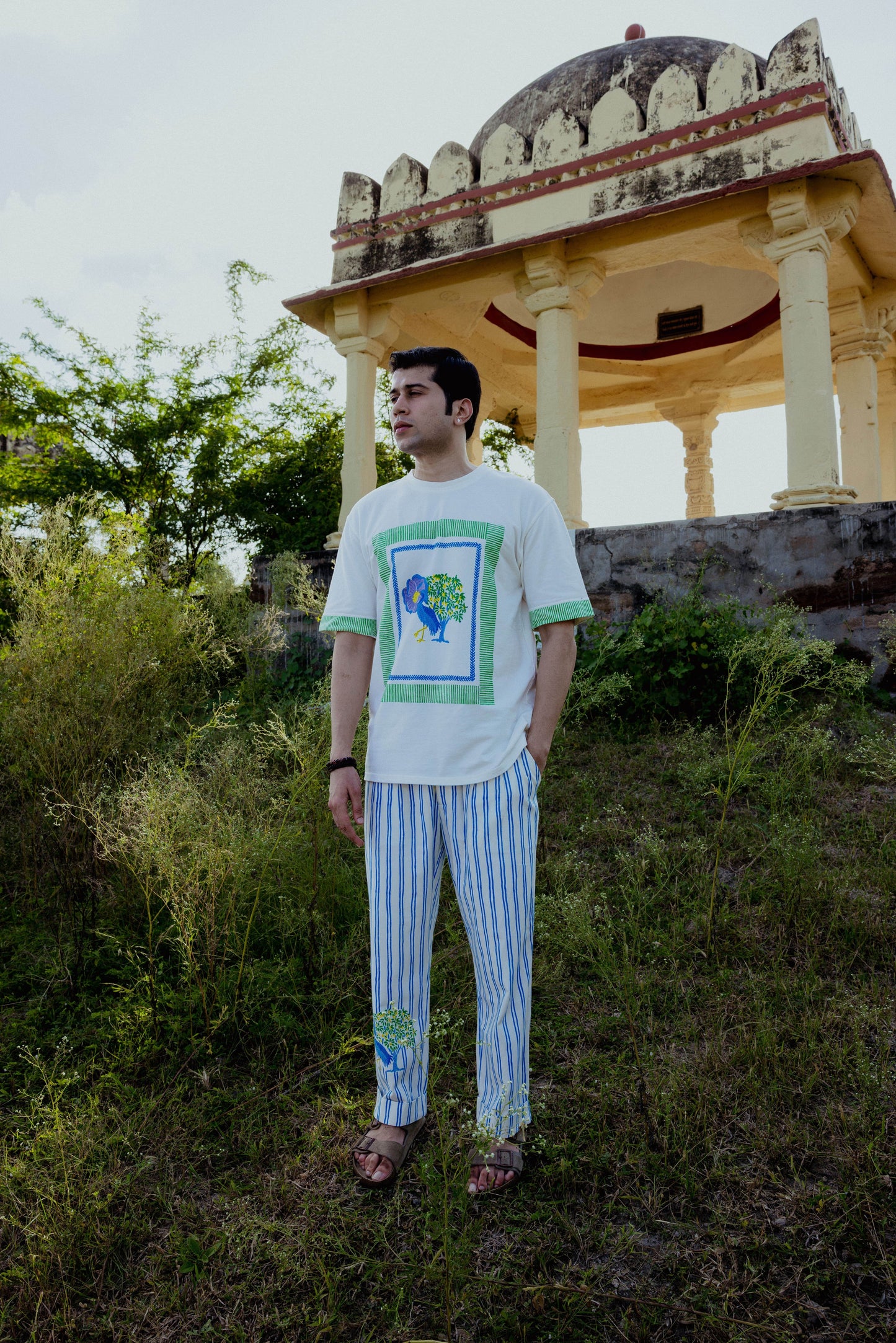 UNISEX T SHIRT- BLUE CRANE