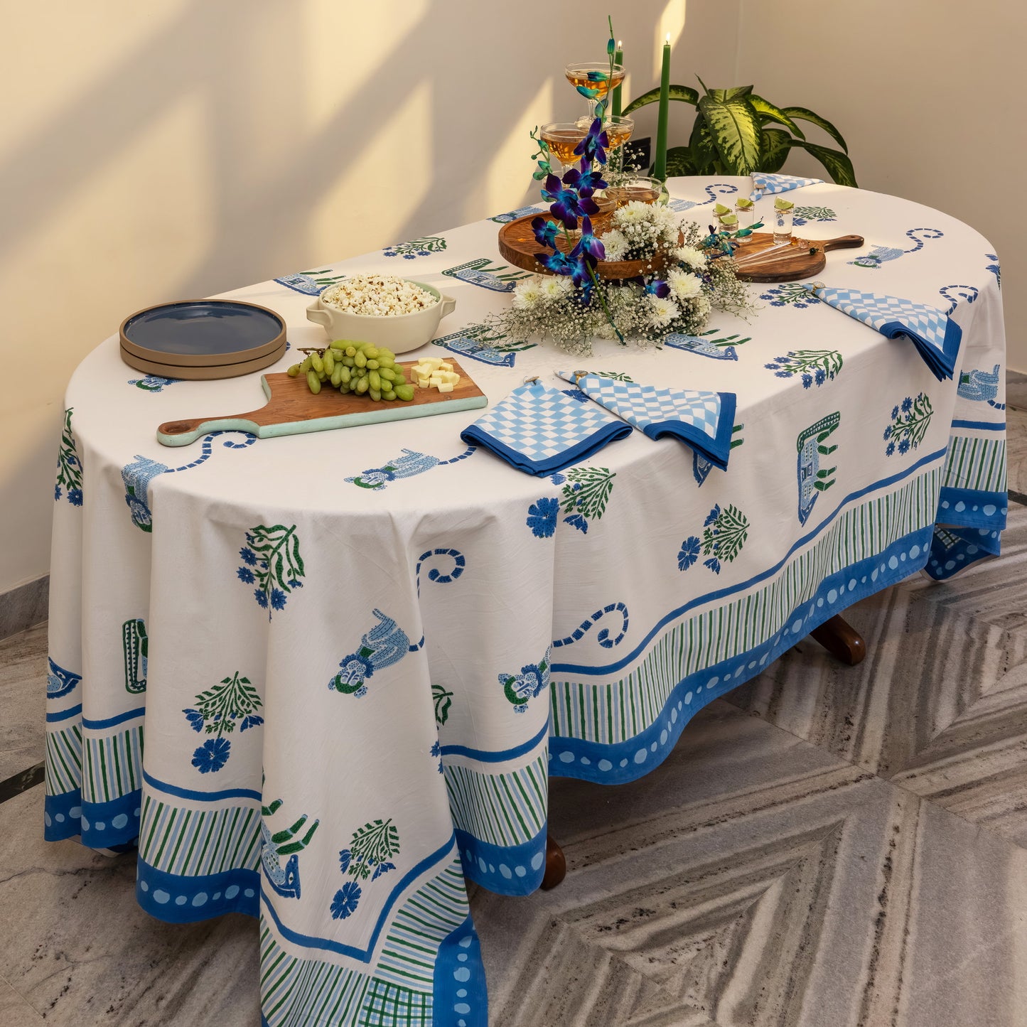 MENAGERIE BLUE TABLE CLOTH